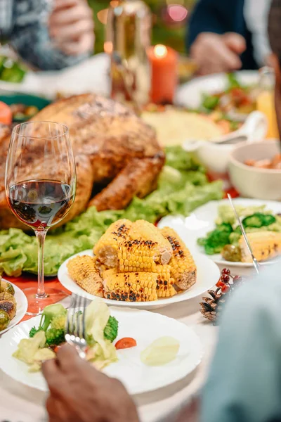 Delicious dishes on thanksgiving table — Stock Photo, Image