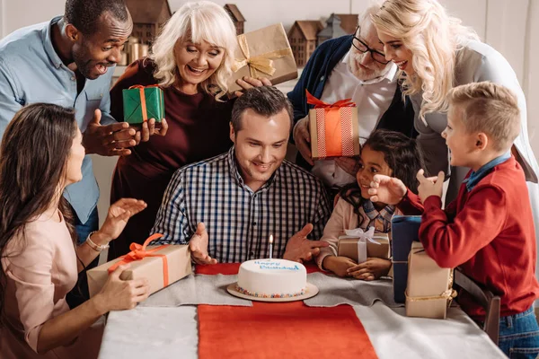 Celebrando cumpleaños — Foto de Stock