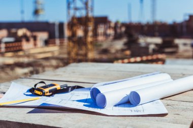 Construction plans and portable radio