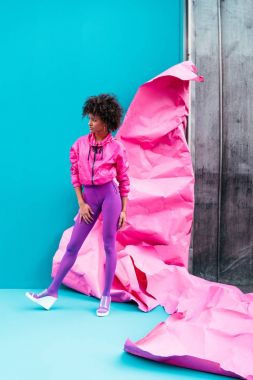 moda Afro-Amerikan pising pembe kağıt yönü