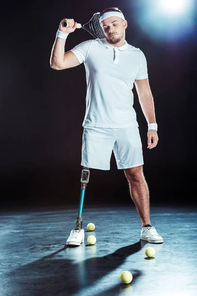 Joueur de tennis paralympique avec raquette — Photo