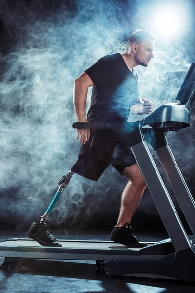 Paralympic sportsman exercising on treadmill — Free Stock Photo