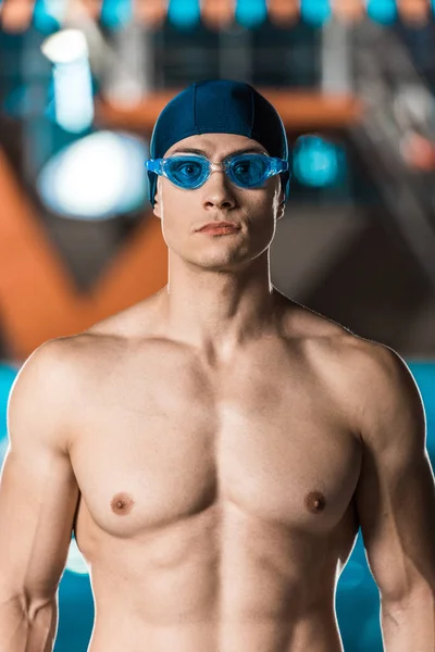 Handsome muscular swimmer — Free Stock Photo