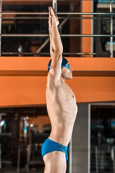 Swimmer ready to jump — Stock Photo, Image