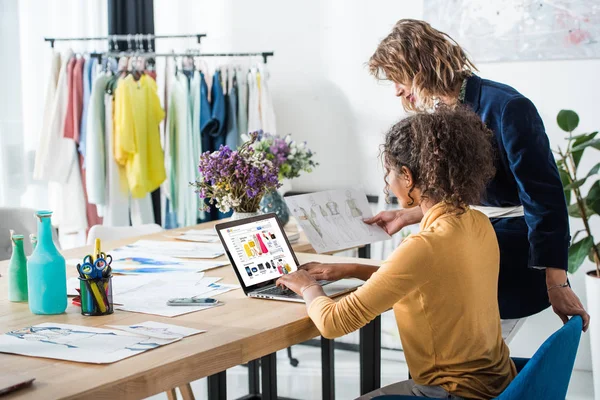 Fashion designers working with laptop — Stock Photo, Image