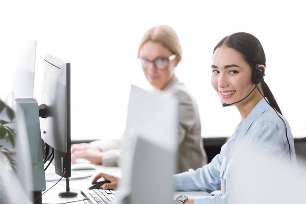 Smiling asian call center operator — Stock Photo, Image