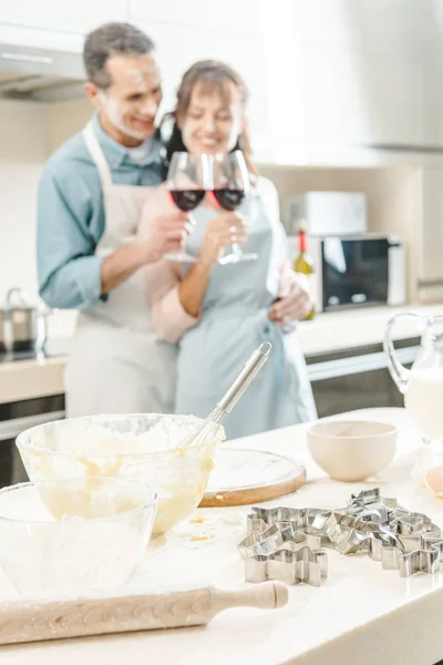 Couple with wine at kitchen — Free Stock Photo