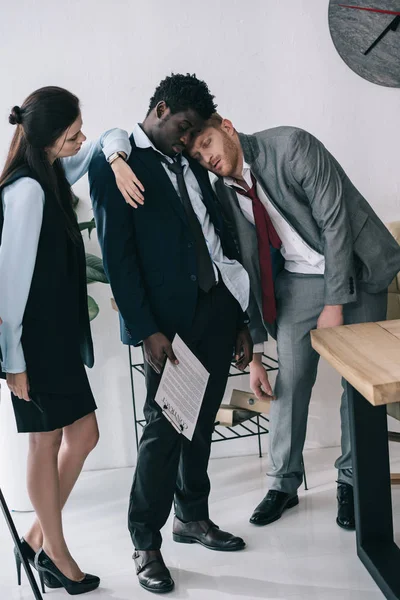 Overworked Young Businesspeople Sleeping While Standing Office — Free Stock Photo