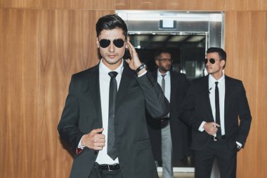 Koruma güvenlik kulaklık ile dinleme bilgilerinin 