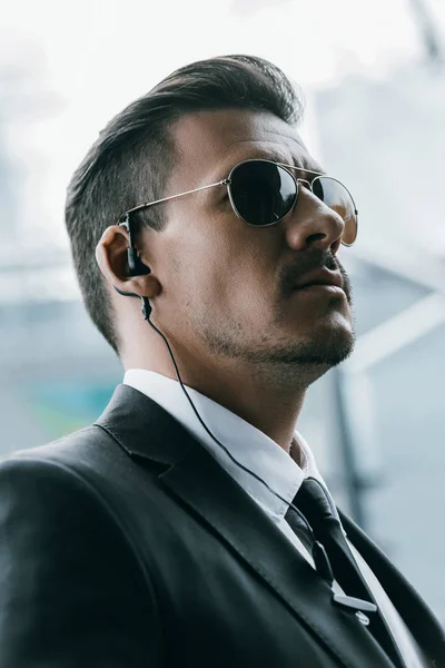 Portrait Handsome Security Guard Sunglasses Security Earpiece — Stock Photo, Image
