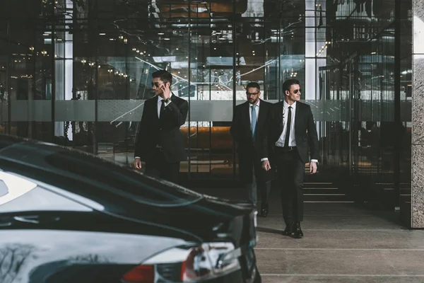 Businessman Two Bodyguards Walking Auto — Stock Photo, Image