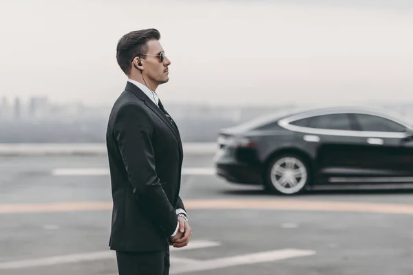 Bodyguard Suit Security Earpiece Standing Close Politician Car — Stock Photo, Image