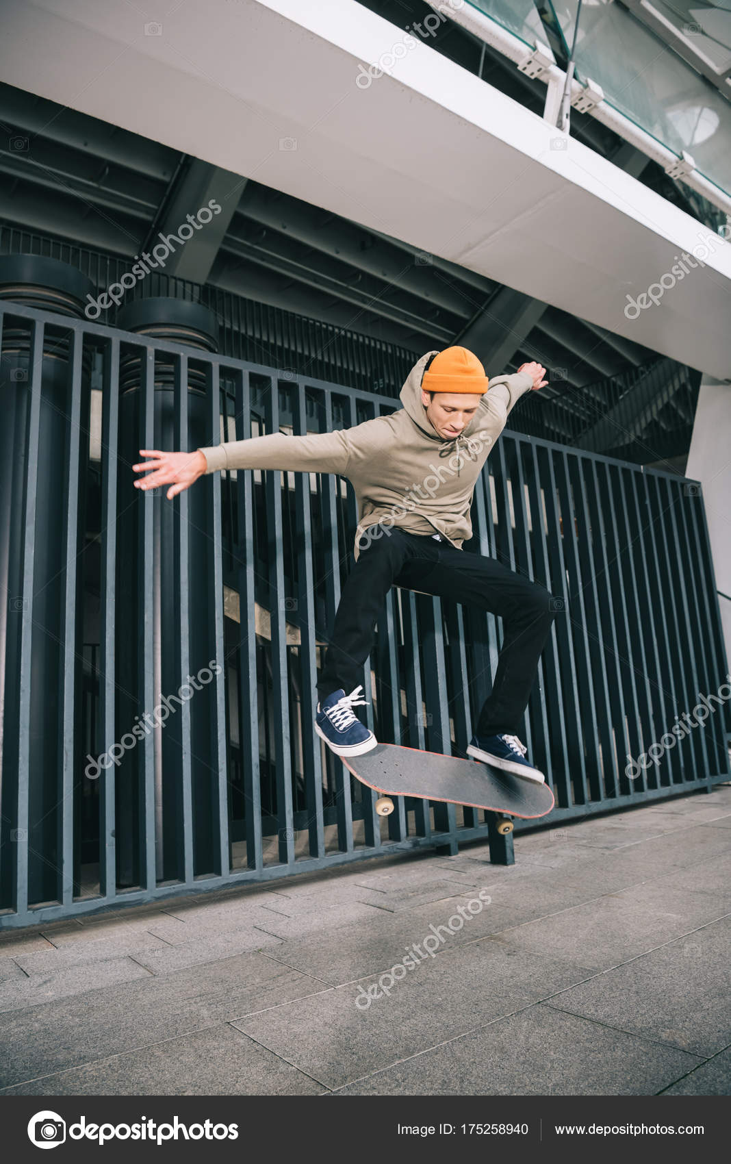 Professional Skateboarder Performing Trick Urban Location — Stock Photo