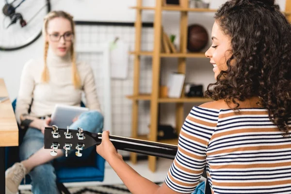 African American Girl Playing Acoustic Guitar Friend — Free Stock Photo
