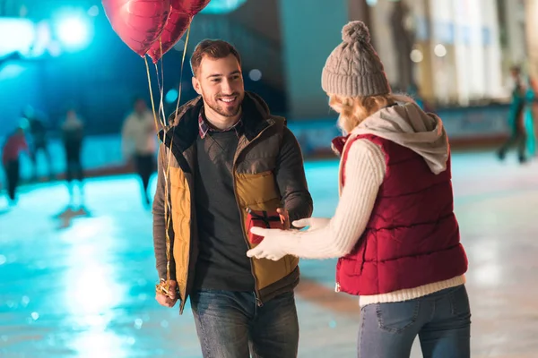 Happy Young Man Balloons Presenting Gift Box Girlfriend Valentines Day — Stock Photo, Image