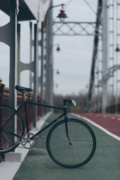 Vintage Bike Pedestrian Bridge Cloudy Day — Stock Photo, Image