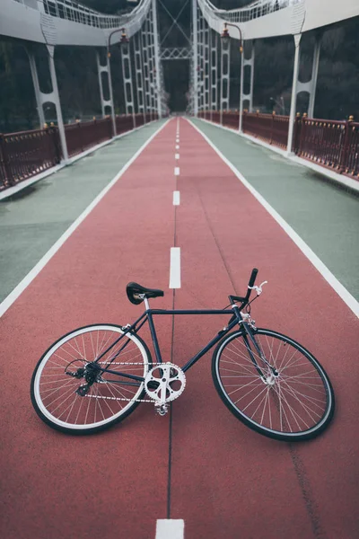Bici Vintage Sul Ponte Pedonale — Foto Stock