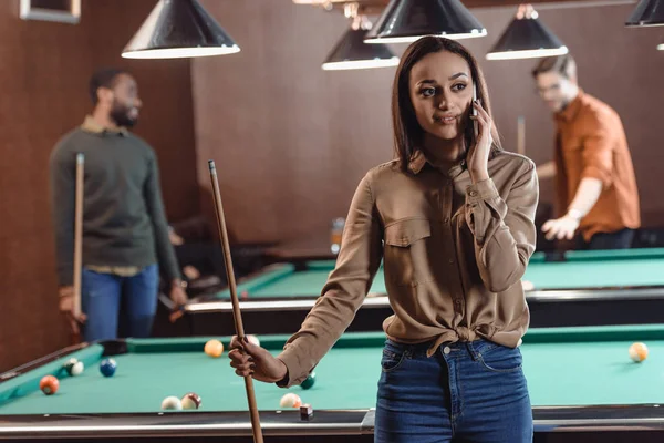 Young Beautiful Woman Speaking Smartphone Pool Bar — Stock Photo, Image