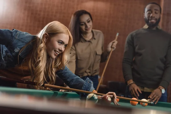 Young Successful Multiethnic Friends Playing Pool Bar — Free Stock Photo