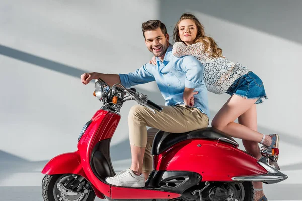 Side View Stylish Young Couple Red Scooter Looking Camera — Stock Photo, Image