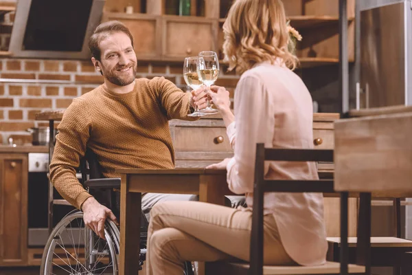 Woman Smiling Man Wheelchair Clinking Wine Glasses Home — Free Stock Photo