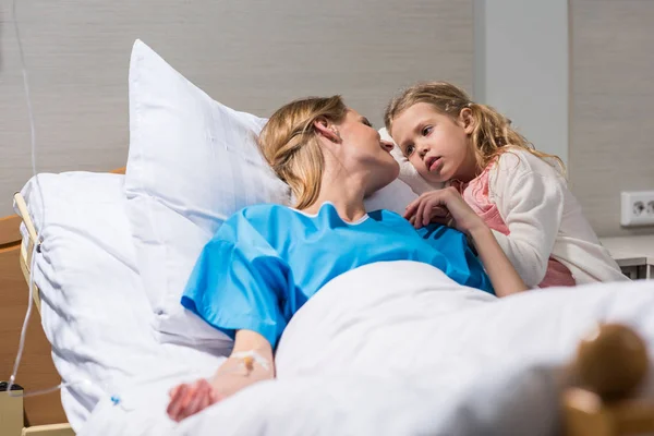 Daughter Spending Time Sick Mother Hospital — Stock Photo, Image