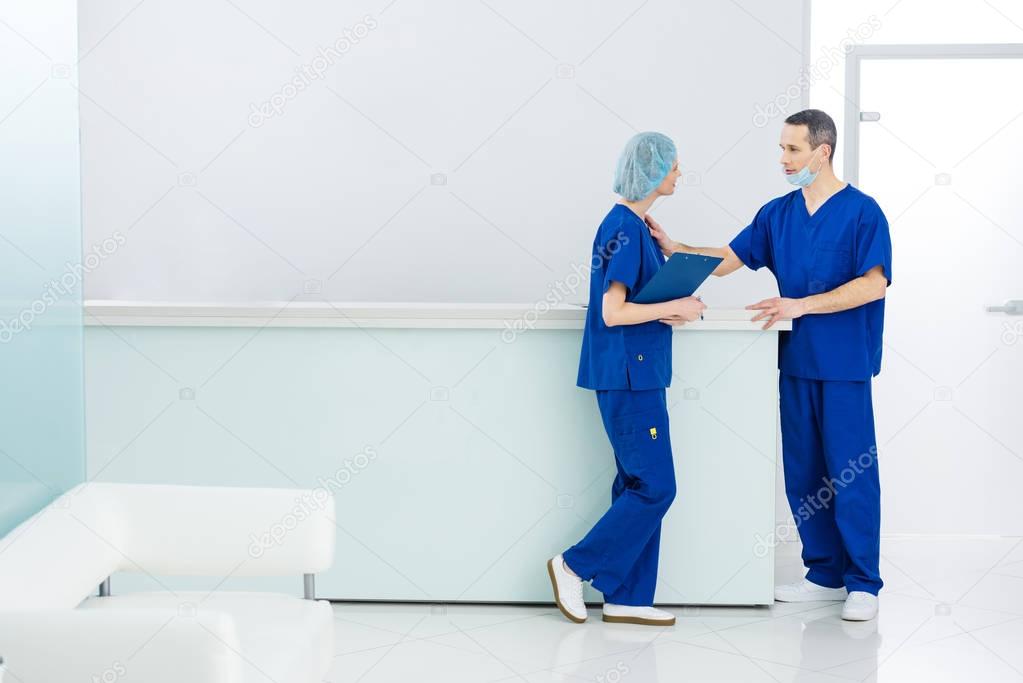 two surgeons discussing diagnosis in hospital