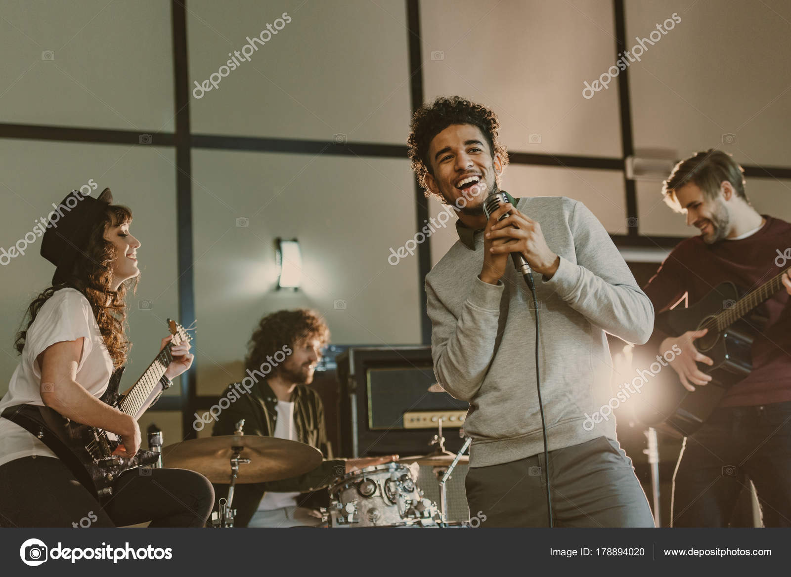 バンド写真素材 ロイヤリティフリーバンド画像 Depositphotos バンド写真素材 ロイヤリティフリーバンド画像 Depositphotos