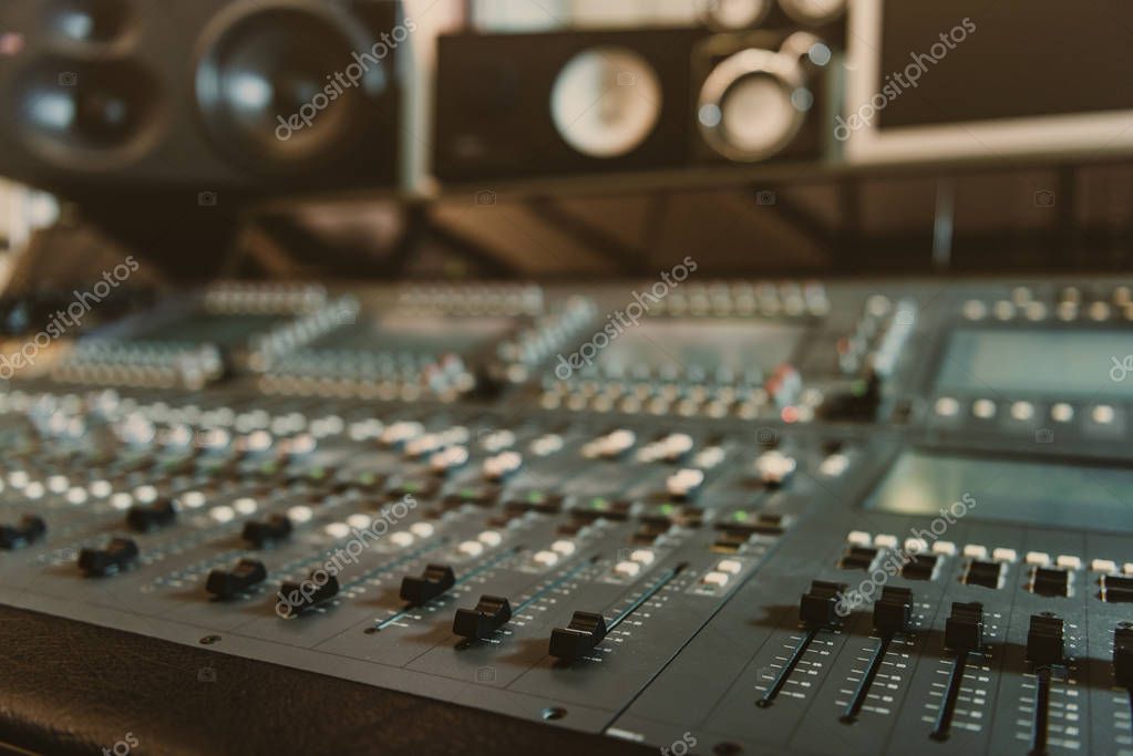 <span style="font-weight: bold;">Calidad de sonido contamos con equipos de audio JBL y Cerwin Vega</span>