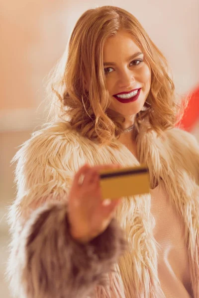 Beautiful Young Woman Fur Coat Golden Credit Card Shopping — Free Stock Photo