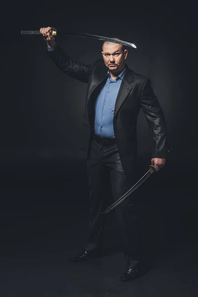 Man Suit Dual Katana Swords Looking Camera Black — Stock Photo, Image