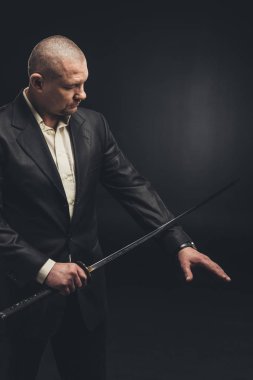 Kolunu kendi ceza siyah izole için kesme yakuza üye