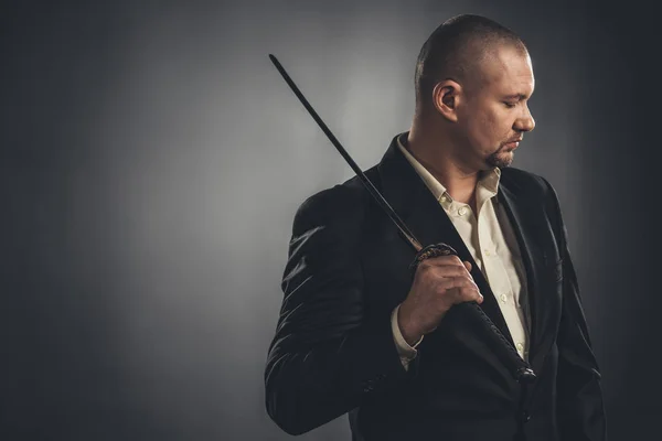 Homem Pensativo Terno Com Espada Katana Preto — Fotografia de Stock