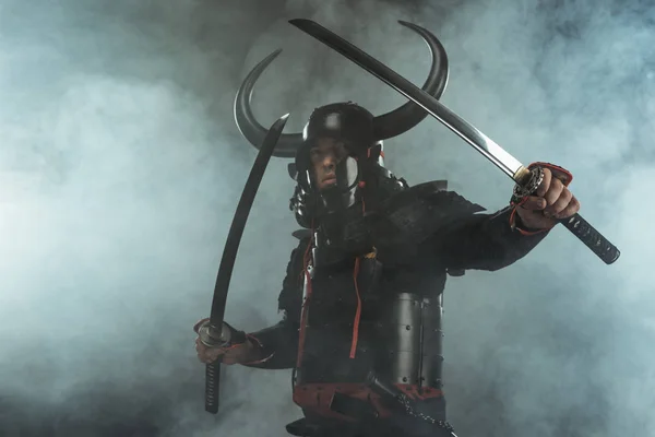 Samurai Traditional Armor Dual Katana Swords Defence Position Dark Background — Stock Photo, Image