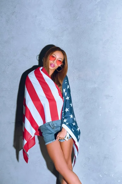 Young African American Woman American Flag Looking Camera — Stock Photo, Image