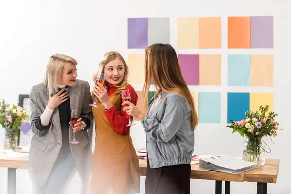 Successful Magazine Editors Celebrating Champagne Modern Office — Stock Photo, Image