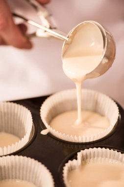 atış pudra dökme hamur kabartma formlara kırpılmış