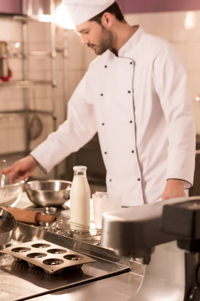 Enfoque Selectivo Confitería Pie Mostrador Cocina Del Restaurante — Foto de Stock