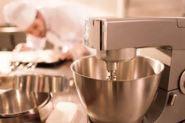 Selective Focus Confectioner Food Processor Whipping Cream — Stock Photo, Image