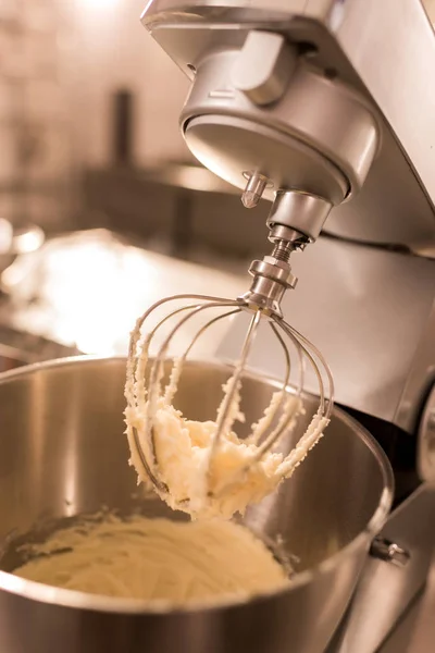 Close View Food Processor Cream Whisk — Stock Photo, Image