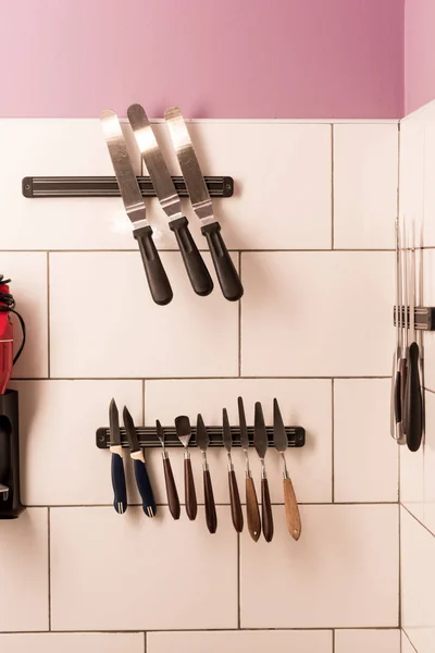 Close View Arranged Kitchen Bakery Supplies Hanging Wall — Stock Photo, Image