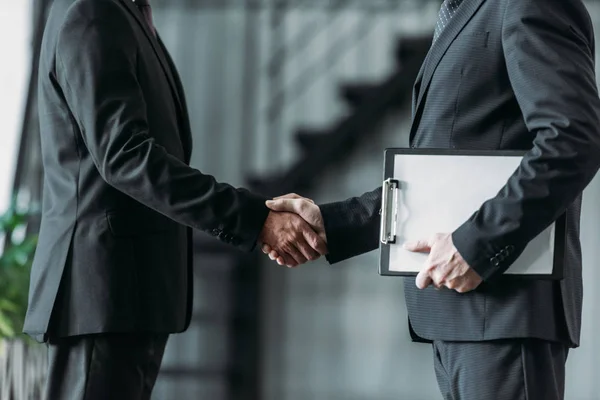 Vista Parcial Hombres Negocios Estrechando Mano — Foto de Stock