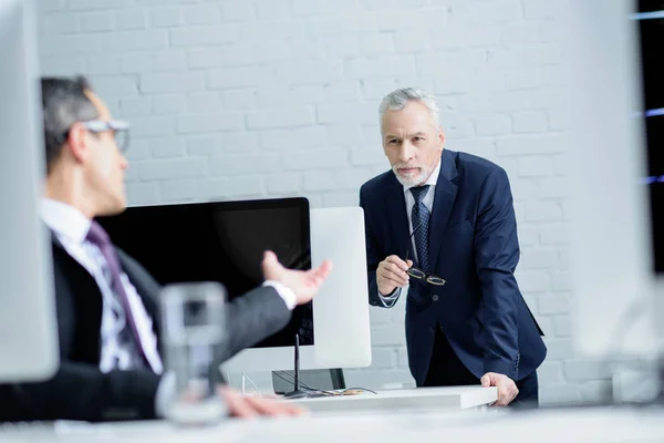 Selective Focus Business Colleagues Having Conversation Work Office — Stock Photo, Image