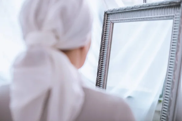 Back View Sick Woman Kerchief Standing Mirror Cancer Concept — Free Stock Photo