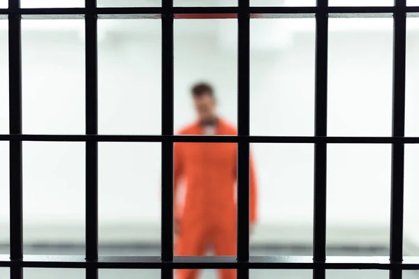 Häftling Gefängniszelle Mit Metallstangen Vordergrund — Stockfoto