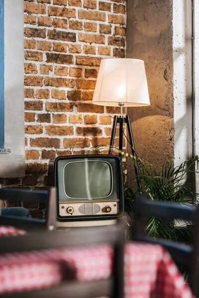 vintage tv with blank screen in 1950s style interior