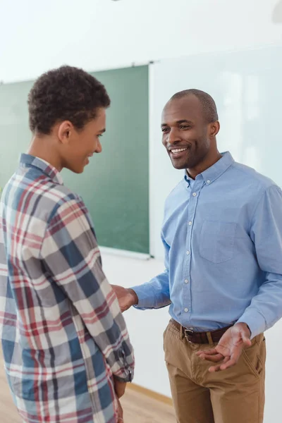 African American Teacher Talking High School Student Classroom — Stock Photo, Image