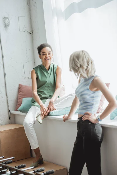 Two Attractive Stylish Female Friends Talking Each Other — Stock Photo, Image