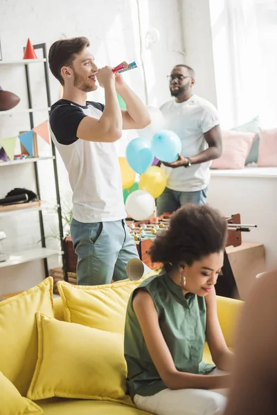 African American Woman Sitting Sofa Two Young Men Standing Party — Free Stock Photo