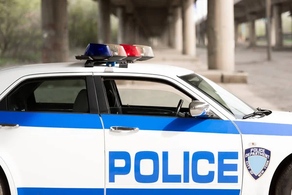 Vista Laterale Auto Pattuglia Polizia Vuota Sulla Strada — Foto Stock